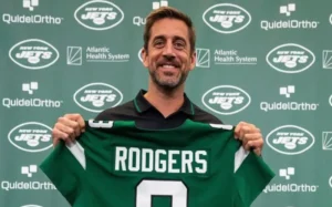 Read more about the article Aaron Rodgers Breaks Silence on Family Estrangement in Revealing New Book