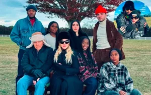 Read more about the article Rare Glimpse: Madonna Poses with Her 6 Children and Father in Holiday Photos